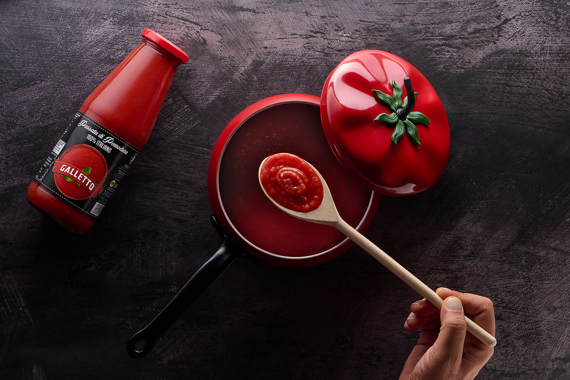 Pomodoro Galletto Passata Still Life Setup